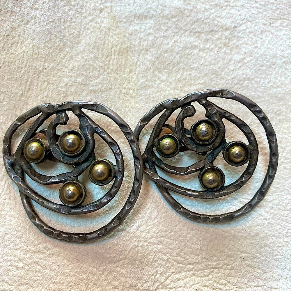 Unlock Vintage Charm: Norma Jean Clip-On Earrings 🌸✨